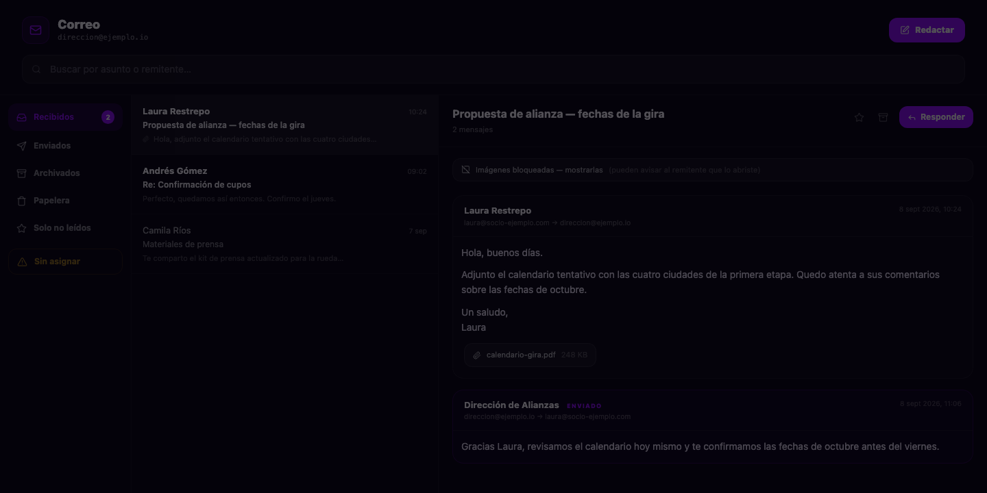 Bandeja de correo dentro de ISYOÜ: carpetas, lista de conversaciones y el hilo abierto con un adjunto